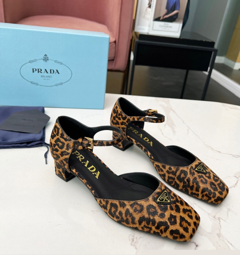 Pra*a sandals